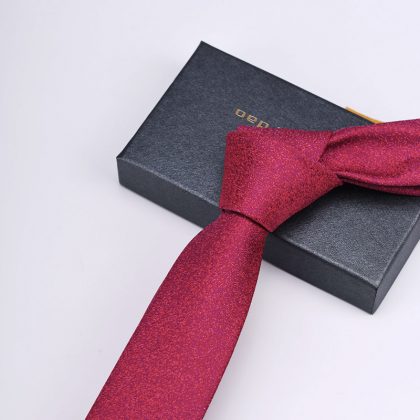 Cravata barbati roz Cristhopher fata